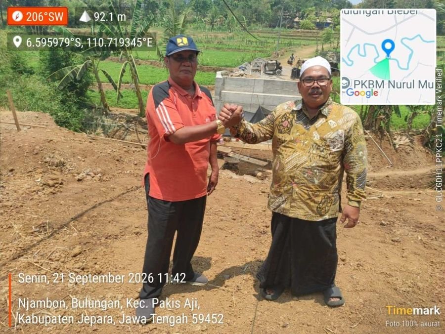 2 Calon Petinggi Desa Bulungan dan Kecapi Lihat Proses Pembangunan Jembatan Penghubung