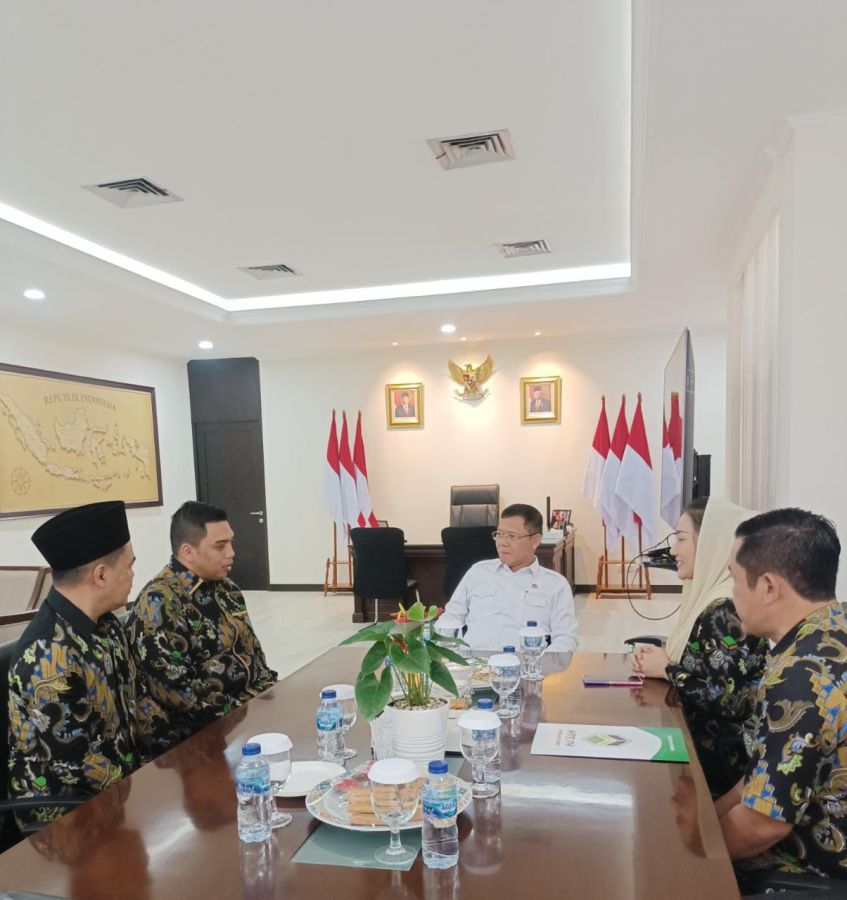 Agus Sutisna Bersama KSB PN AMK, Menghadap ke Muhammad Mardiono Utusan Khusus Presiden 