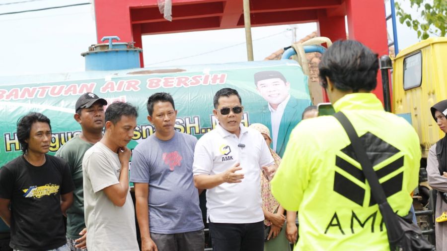 Agus Sutisna Kembali Droping Air Bersih ke Rusus Nelayan di Kedungmalang