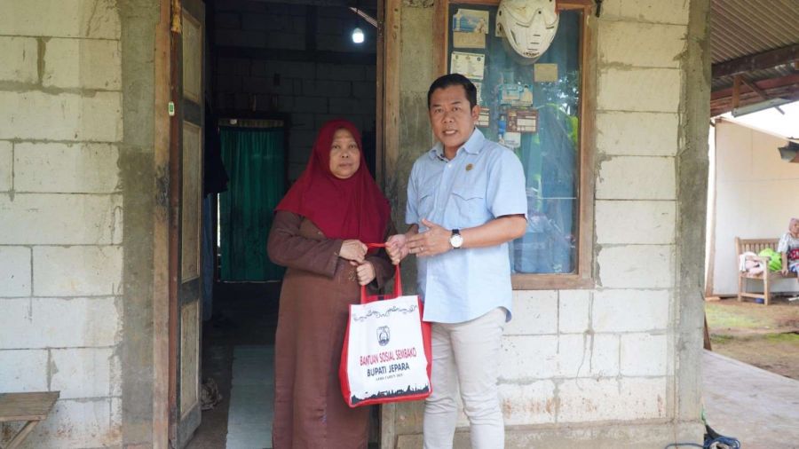 Agus Sutisna Respon Aduan via Medsos, Datangi dan Bantu Warga yang Tidak Mampu