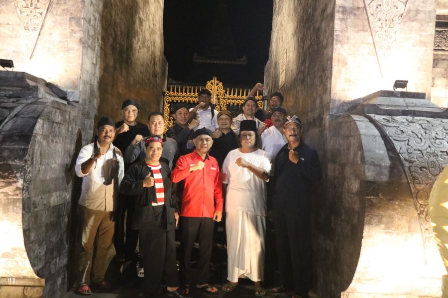 Bupati Jepara Bersama Rombongan Ziarah Ke Makam Bung Karno