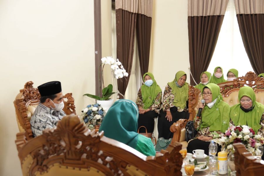Dikunjungi PC Muslimat NU Lasem, Taj Yasin Sebut Peran Perempuan Sangat Penting
