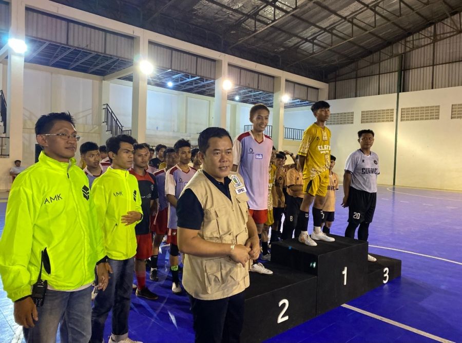 Eleven Team Ujungbatu Menjadi ''Scudetto'' di Turnamen Futsal Anak Nelayan Besutan Agus Sutisna