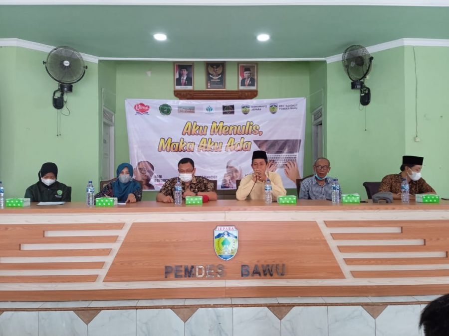 Generasi Muda Berkumpul di Balai Desa Bawu Jepara Belajar Literasi