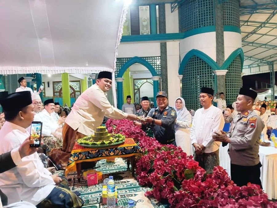 Jepara Bersholawat Kecamatan Batealit dan Harlah Linmas Desa Bawu Berlangsung Khidmat 
