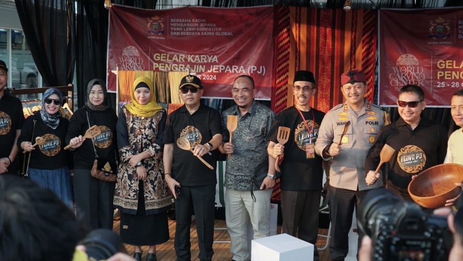 KADIN Jepara Berpartisipasi dalam Pameran Mebel “On The Street” yang Resmi Dibuka Pj Bupati Jepara