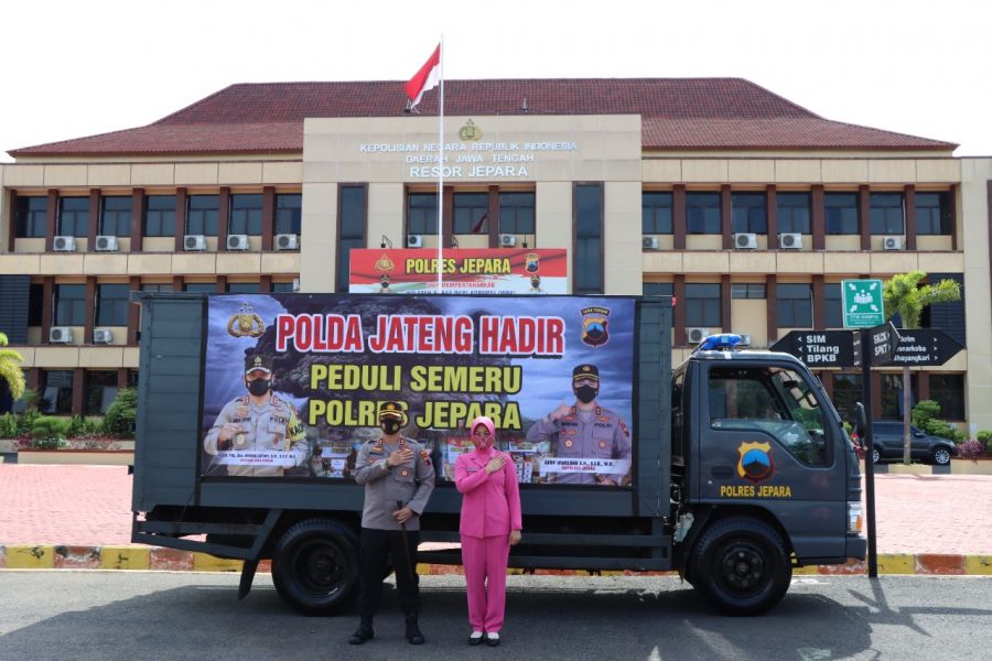 Kapolres Jepara AKBP Warsono, SH., SIK., MH, didampingi Ketua Bhayangkari Cabang Jepara