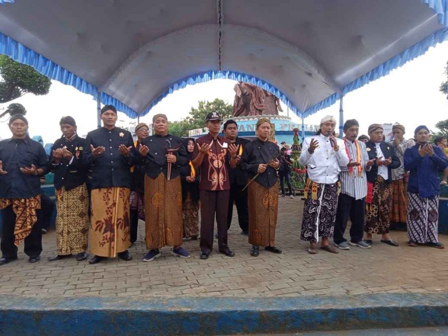 Kemeriahan Kirab Budaya NKRI Desa Ngabul, Simbol Kerukunan dan Kedamaian