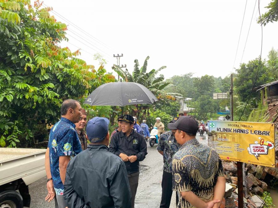 Ketua DPRD bersama DPUPR Jepara Respon Cepat Kejadian Longsor di Jalur Lebak-Bringin