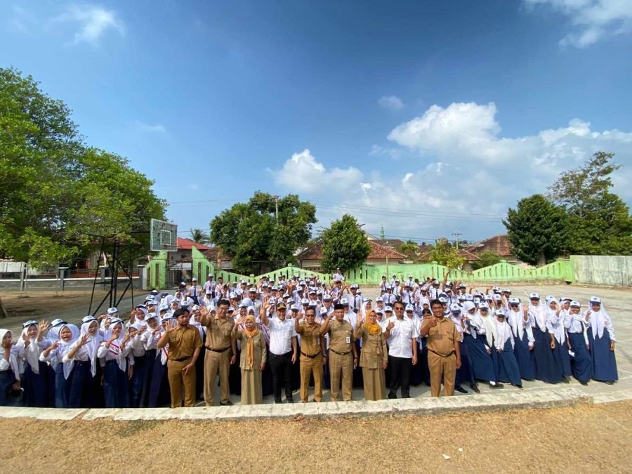 Ketua DPRD Jadi Pembina Upacara di SMPN 1 Karimunjawa, Beri Motivasi Anak Karimunjawa