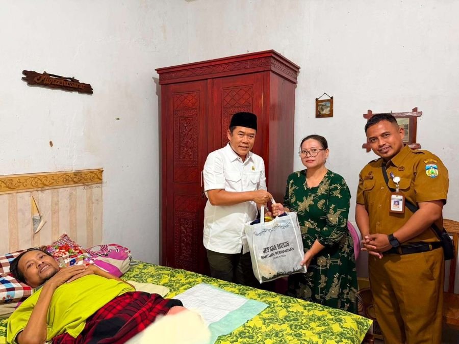 Ketua DPRD Jepara Ulurkan Bantuan untuk 