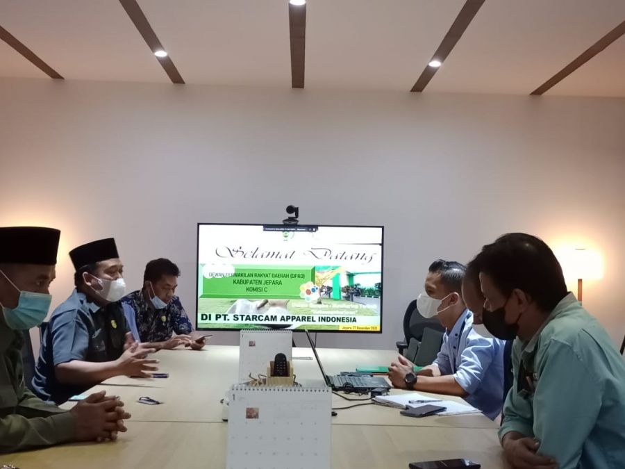 Nur Hidayat Ketua Komisi C DPRD Kabupaten Jepara dan Rombongan Monitoring Hak-Hak Pekerja