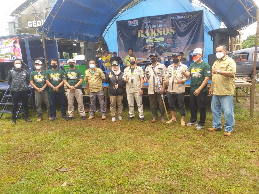 Komunitas Suzuki Katana Jimny Indonesia Chapter Jepara Offroader Baksos Bareng di Desa Dermolo