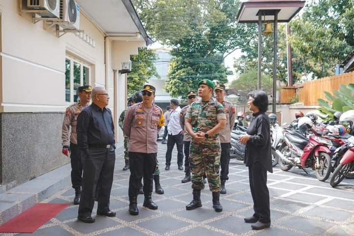 Polres Jepara Gelar Patroli Sinergitas TNI-Polri Sekaligus Bagikan Bansos 