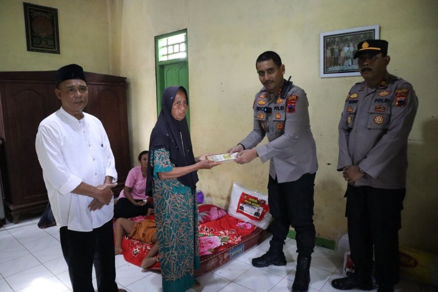 Polres Jepara Salurkan Bansos untuk Penyandang Disabilitas di Desa Jerukwangi