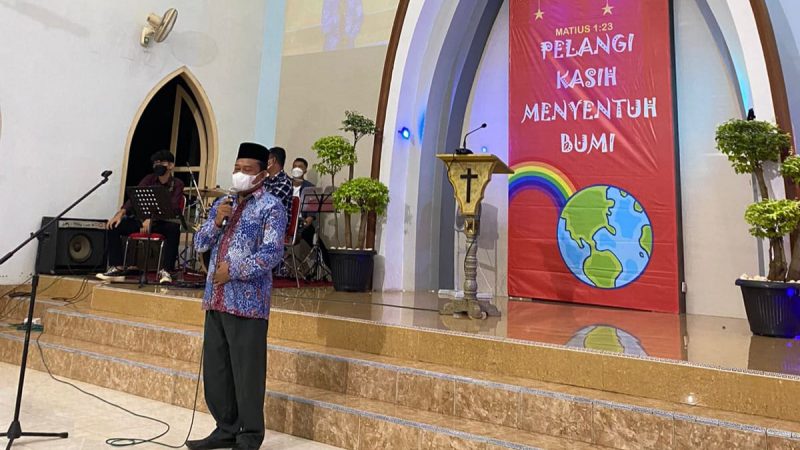 Perayaan Malam Natal 2021 , Prosesi Damai Dalam Perayaan Natal di GITJ Desa Ngeling
