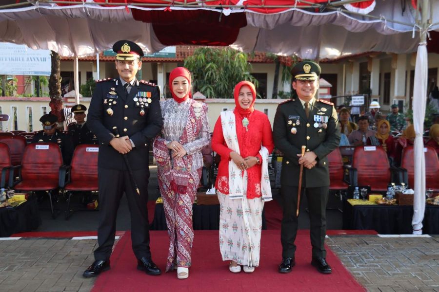 Puncak Peringatan HUT ke-80 RI, Kapolres Jepara Hadiri Upacara Penurunan Bendera Merah Putih