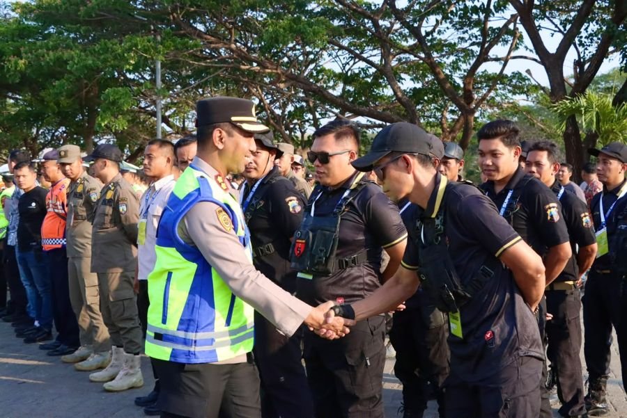 Ratusan Personel Gabungan Amankan Stadion Gelora Bumi Kartini