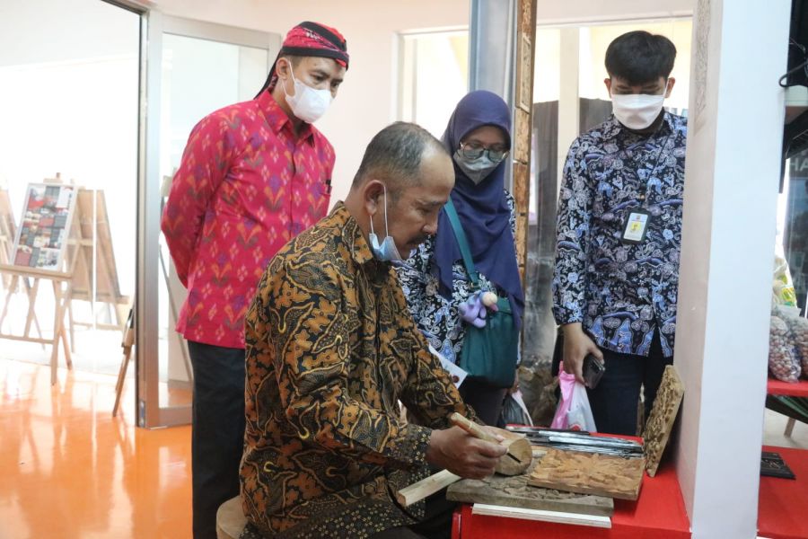 Gerai Pameran Jepara di Bogor Creative Centre, Walikota Bogor Tertarik Seni Pahat dan Ukir Jepara