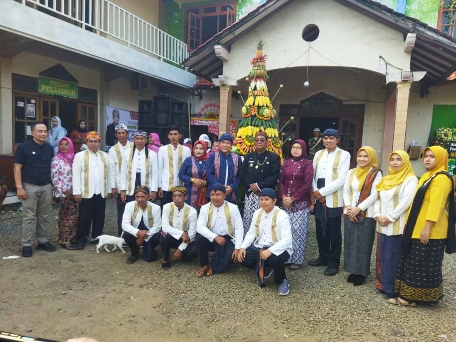 Warga Padati Kirab Budaya Sedekah Bumi Desa Kecapi Tahun 2026 yang Berlangsung Meriah