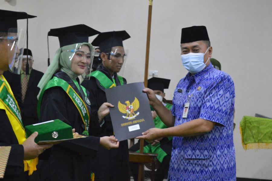 Wisuda ke-17 Unisnu Jepara Dengan Metode Drive Thru