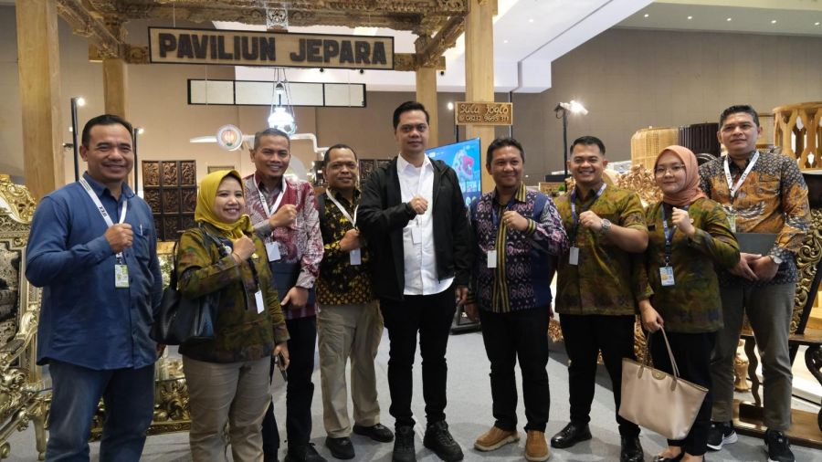 Witiarso Utomo Kunjungi Stand HIMKI Jepara di Pameran Mebel IFEX Jakarta 2025