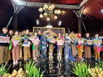 muhammad-rifqi-dan-khubaila-dwi-oktavia-terpilih-sebagai-mas-dan-mbak-duta-wisata-jepara-2026