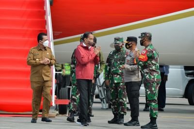 Pangdam I BB Bersama Danrem 033 Dan FKPD Kepri Sambut Kedatangan Presiden RI Joko Widodo