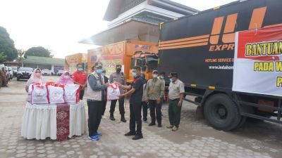 Presiden RI Joko Widodo Kirim 2000 Paket Sembako Untuk Korban Gempa Pasbar